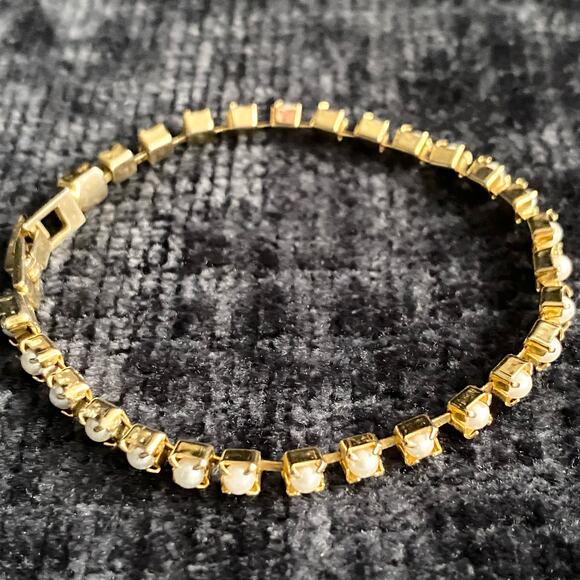 Ultra Thin Tennis Bracelet Tiny Pearlesquesc Beads On Gold Tone Metal - Picture 6 of 9